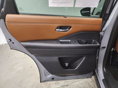 Used 2025 Nissan Pathfinder Platinum AWD/4WD image 25