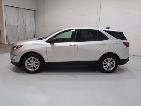 Used 2019 Chevrolet Equinox LS w/ LS Convenience Package FWD image 6