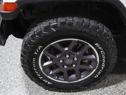 Used 2022 Jeep Gladiator Overland w/ Popular Equipment Package image 11