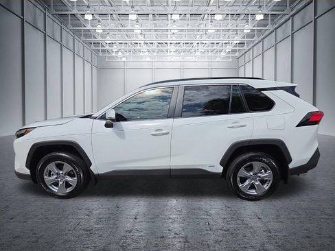 Used 2025 Toyota RAV4 XLE AWD/4WD image 4