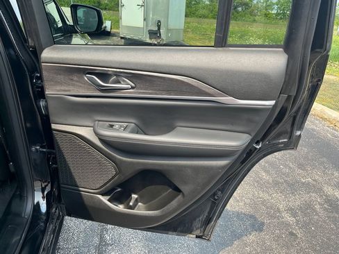 Used 2024 Jeep Grand Cherokee Limited AWD/4WD image 24