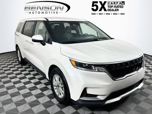 Used 2023 Kia Carnival LX FWD image 1