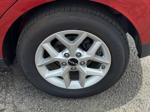 Used 2025 Kia Soul LX w/ LX Technology Package FWD image 11