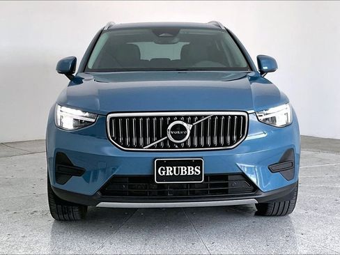 Certified 2025 Volvo XC40 B5 Core image 6
