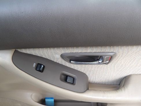 Used 2001 Subaru Outback Wagon image 28