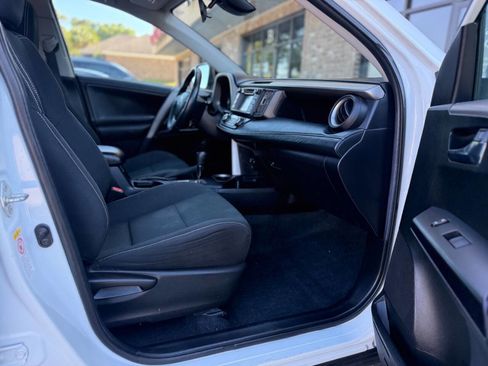 Used 2018 Toyota RAV4 XLE FWD image 13