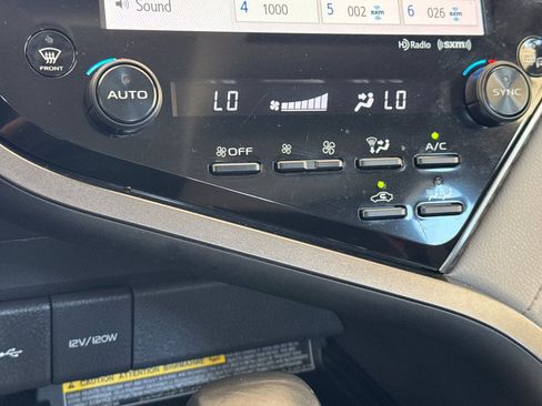 Used 2020 Toyota Camry XLE FWD image 20