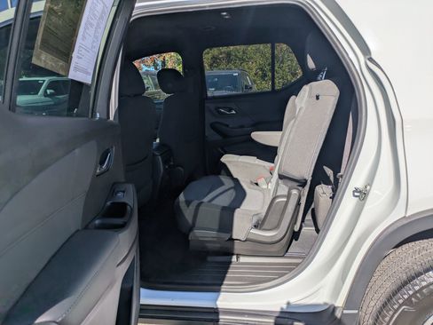 Used 2024 Chevrolet Traverse LT image 28