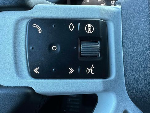 Used 2025 Land Rover Defender 110 S image 22