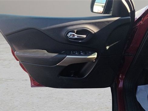 Used 2017 Jeep Cherokee Latitude image 22