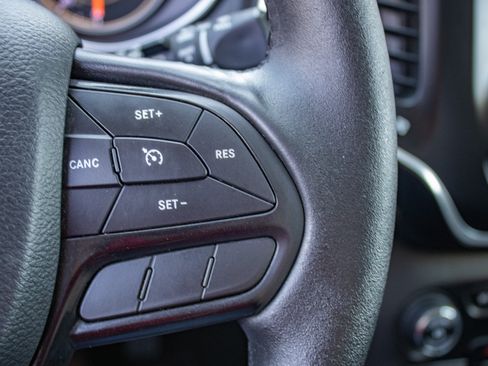 Used 2019 Jeep Cherokee Latitude Plus AWD/4WD image 39
