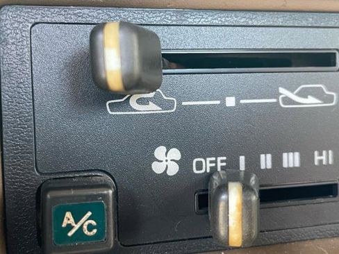 Used 1987 Toyota Pickup 4x4 Regular Cab image 24