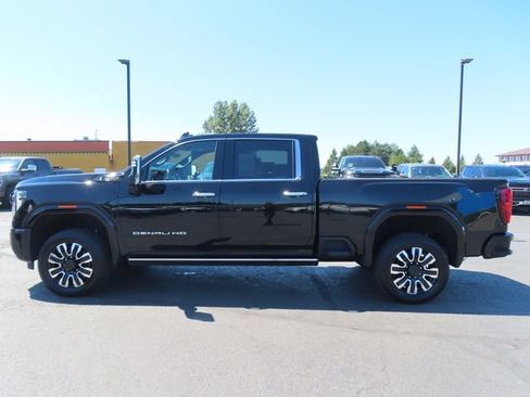 Used 2024 GMC Sierra 3500 Denali Ultimate AWD/4WD image 4