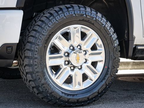Used 2025 Chevrolet Silverado 2500 High Country w/ High Country Premium Package AWD/4WD image 11