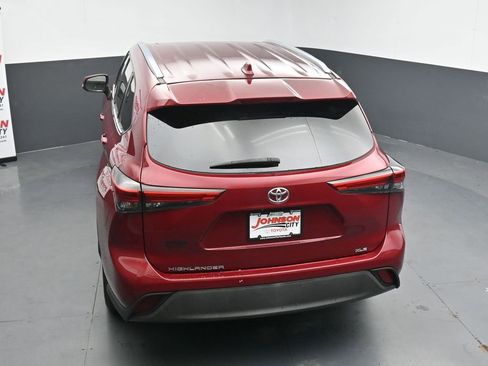 Used 2020 Toyota Highlander XLE FWD image 29