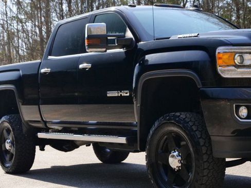 Used 2017 GMC Sierra 2500 SLT image 32