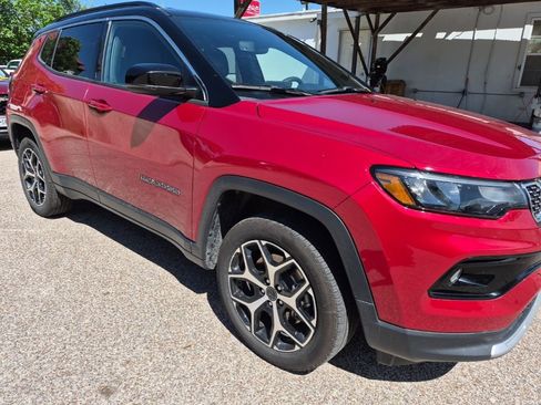 Used 2025 Jeep Compass Limited image 4