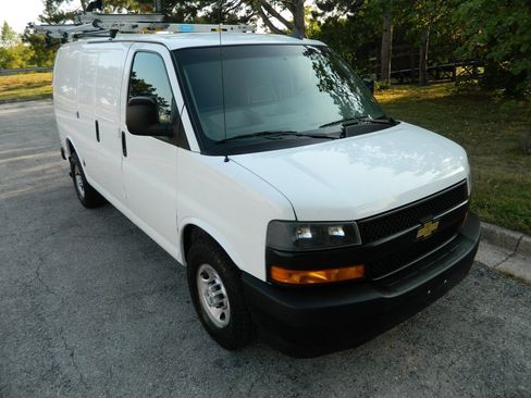Used 2020 Chevrolet Express 2500 w/ Communications Package RWD image 3