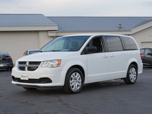 Used 2018 Dodge Grand Caravan SE w/ UConnect Hands-Free Group FWD image 8