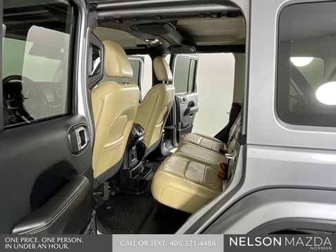 Used 2019 Jeep Wrangler Unlimited Sahara image 12