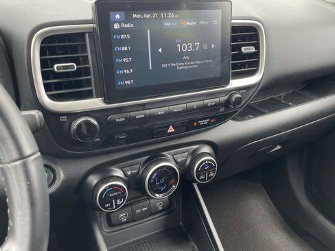 Used 2024 Hyundai Venue SEL FWD image 17