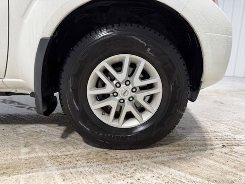 Used 2018 Nissan Frontier SV image 16