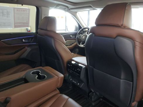 Used 2023 Acura MDX SH-AWD w/ Advance Package image 17