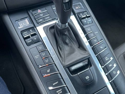 Used 2017 Porsche Macan image 22