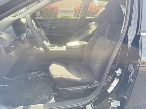 Used 2025 Nissan Sentra SV image 36