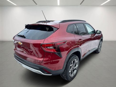Used 2025 Chevrolet Trax LT w/ Driver Confidence Package image 6