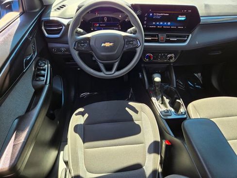 Used 2024 Chevrolet TrailBlazer LS w/ LS Convenience Package FWD image 15