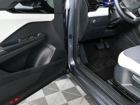 Certified 2025 Volkswagen Taos S image 10