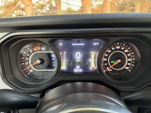 Used 2025 Jeep Wrangler Unlimited Sahara image 12