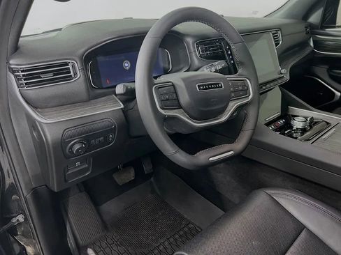 Used 2024 Jeep Wagoneer Series III w/ Premium Group I image 10