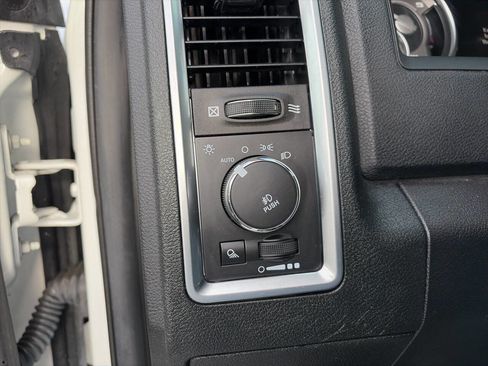 Used 2014 RAM 2500 Longhorn image 40