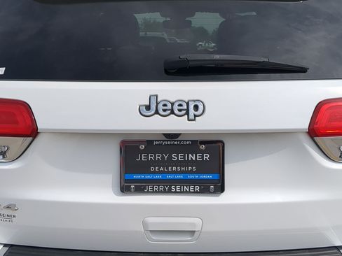 Used 2020 Jeep Grand Cherokee Overland AWD/4WD image 13