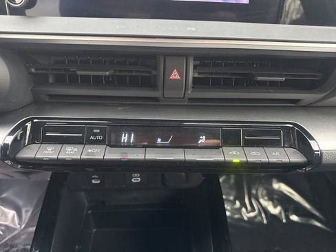 Used 2023 Toyota Prius LE image 19