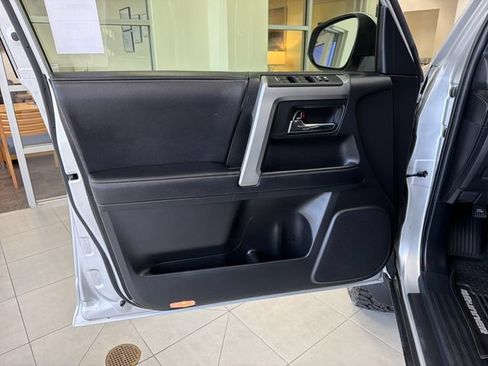 Used 2019 Toyota 4Runner SR5 AWD/4WD image 12