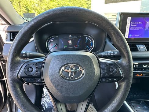 Used 2025 Toyota RAV4 XLE AWD/4WD image 25