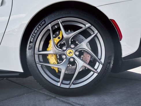 Used 2019 Ferrari 812 Superfast image 17
