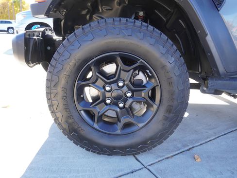 Used 2023 Jeep Wrangler Unlimited image 12