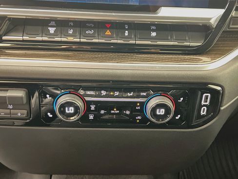 Used 2025 Chevrolet Silverado 2500 LT w/ Convenience Package AWD/4WD image 26