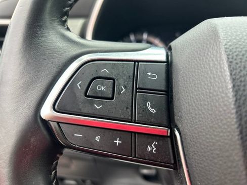 Used 2021 Toyota Highlander XLE AWD/4WD image 25