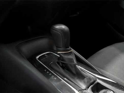 Used 2021 Toyota Corolla LE image 20