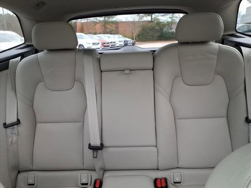Certified 2023 Volvo XC60 B5 Plus w/ Protection Package Premier image 20