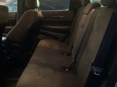 Used 2012 Jeep Grand Cherokee Laredo w/ Laredo E Group image 10