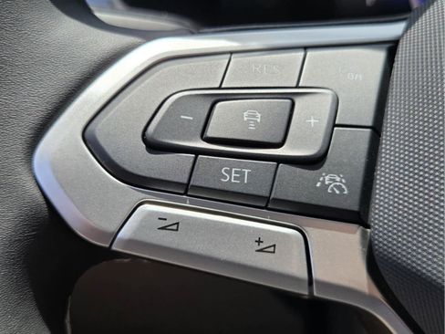 New 2026 Volkswagen Taos SE FWD image 29