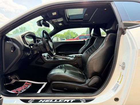 Used 2016 Dodge Challenger SRT Hellcat RWD image 18