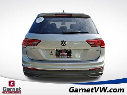 Certified 2022 Volkswagen Tiguan SE image 5