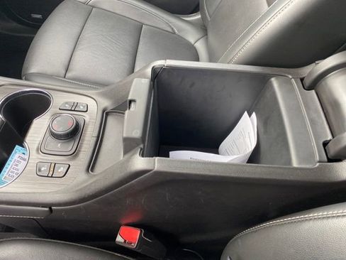 Certified 2023 GMC Acadia SLT image 13